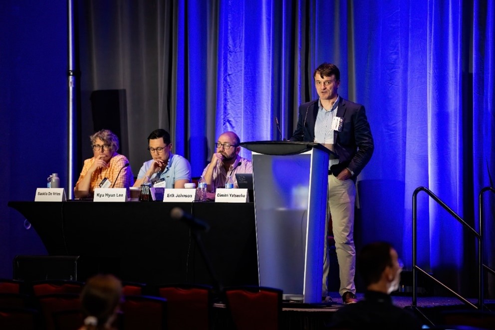 Dr. Dimitri Yaksenko gives his talk as part of the “Reproducible Workflows for Collaborative Neuroscience” symposium session.